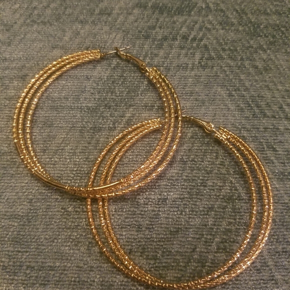 🎉Large Hoop Earrings - Picture 4 of 5
